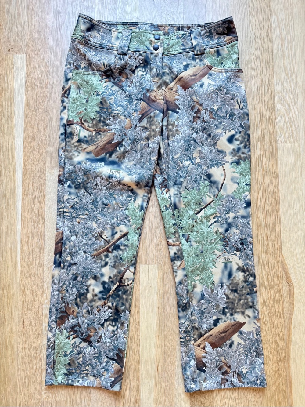 Hailey Vines Camo Adventure/Hunting Pants Pockets Size 6 short